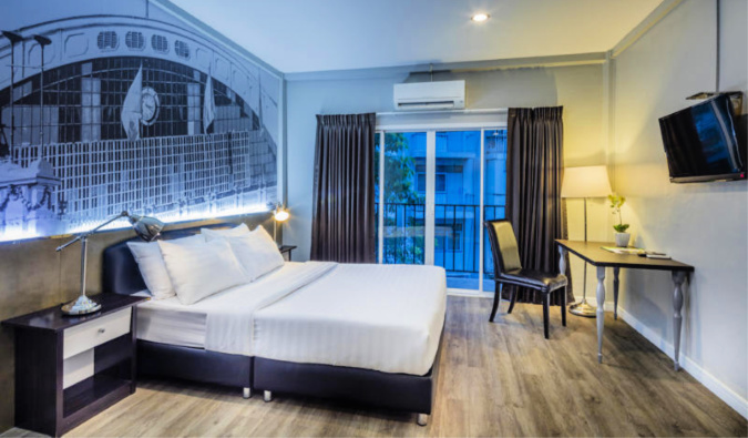 Double bed in sleek, modern room at @Hua Lamphong Hostel