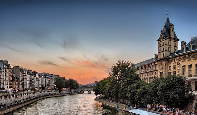 Paris le long de la Seine