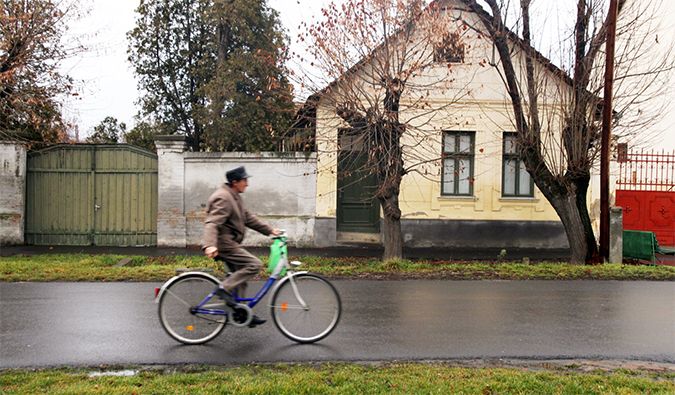 a man on a bicycle in Mezöberény