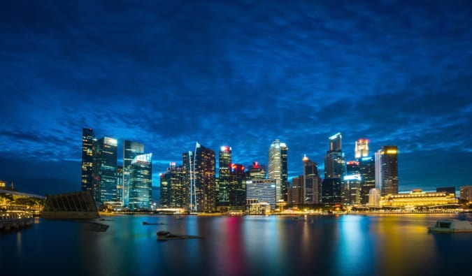 the skyline of Singapore lit up at night