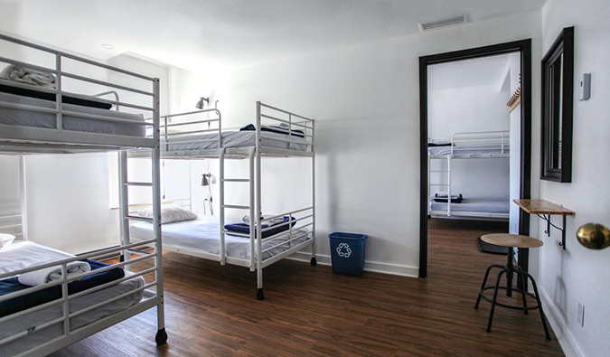 Auberge Saintlo Montreal hostel dorm rooms