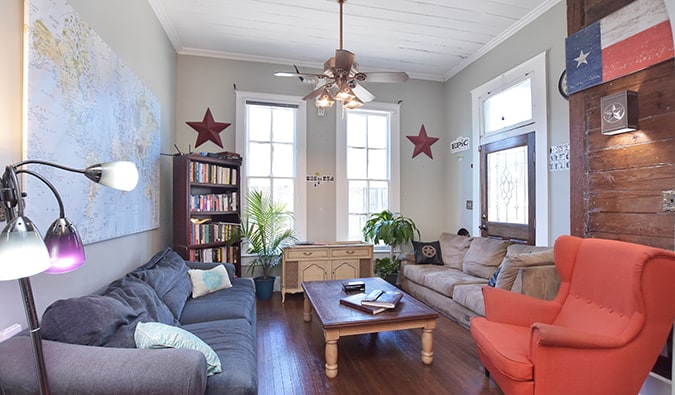 the common area inside a hostel in Austin, Texas