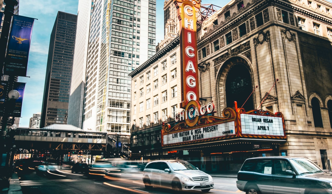 A busy downtown Chicago full of people and traffic