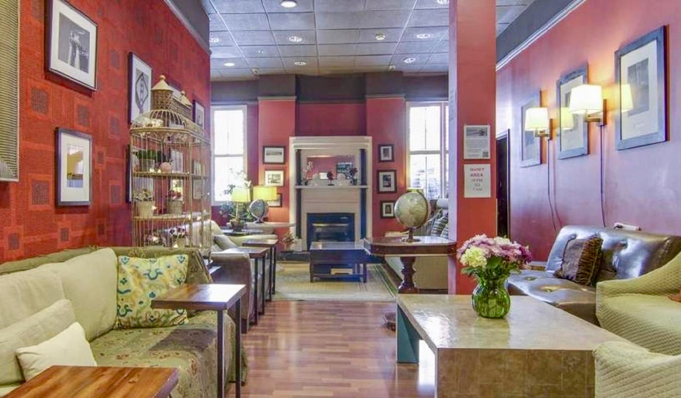 The lobby and common area of the Adelaide Hostel in San Francisco, USA