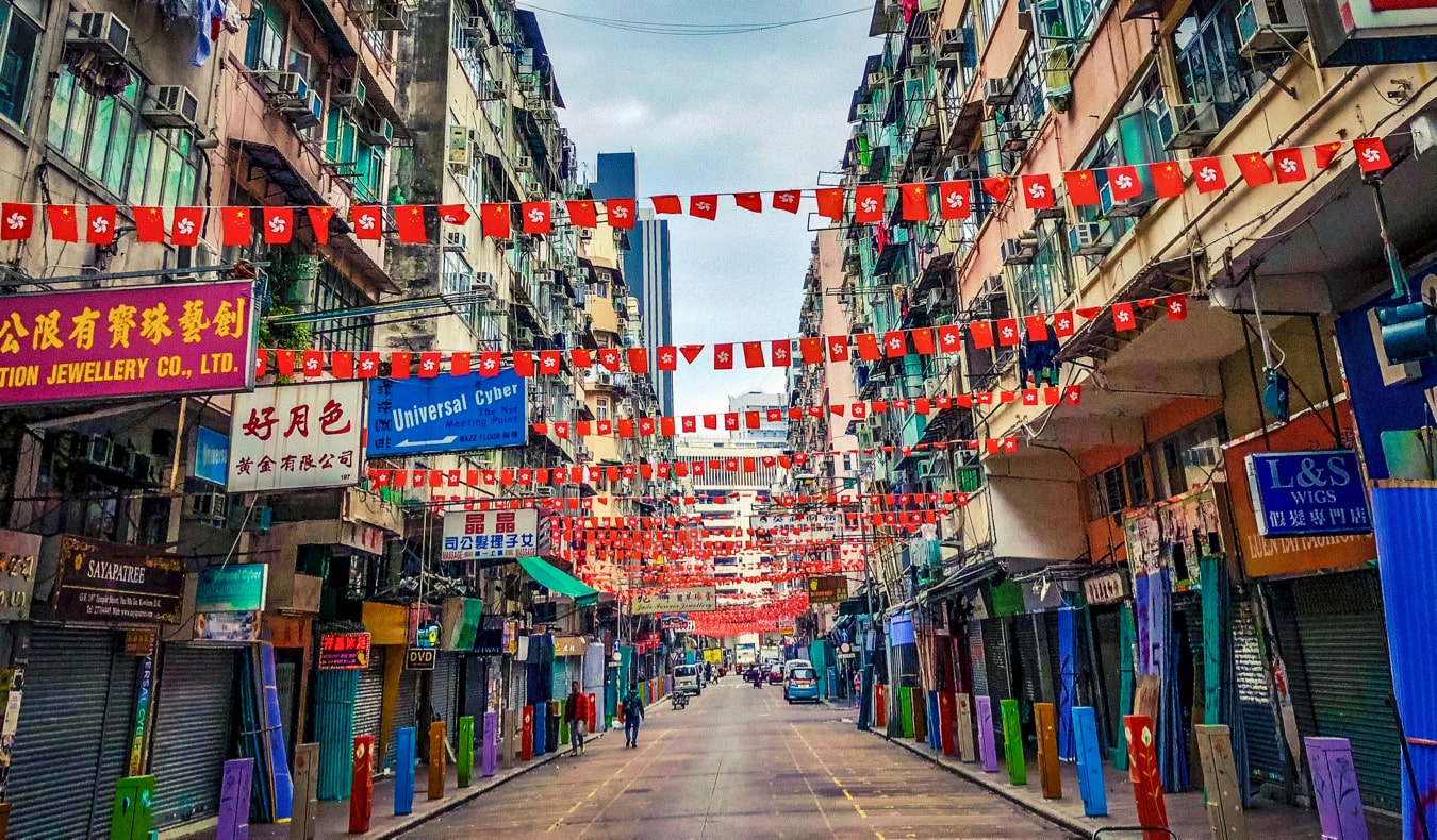 在夜市开放之前香港的空街道