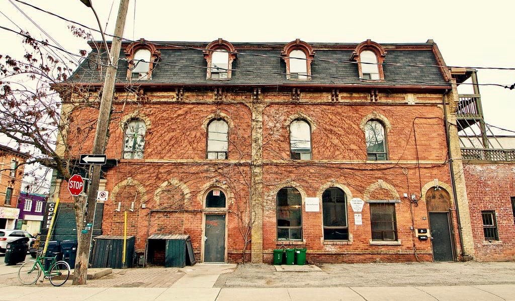 Exterior of The Parkdale Hostellerie in Toronto, Canada