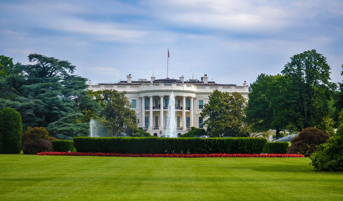 The White House surrounded by an empty green lawn