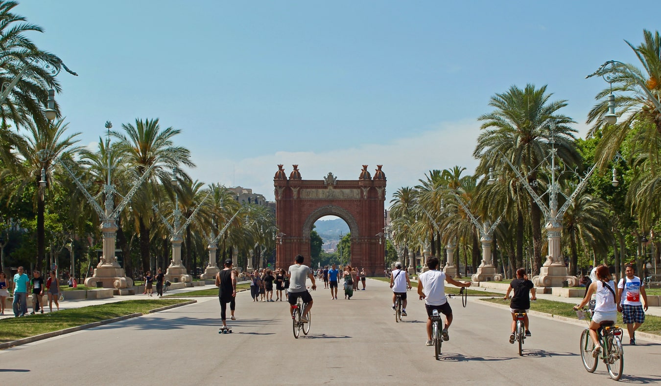 A wide path full of locals enjoying the summer in Barcelona