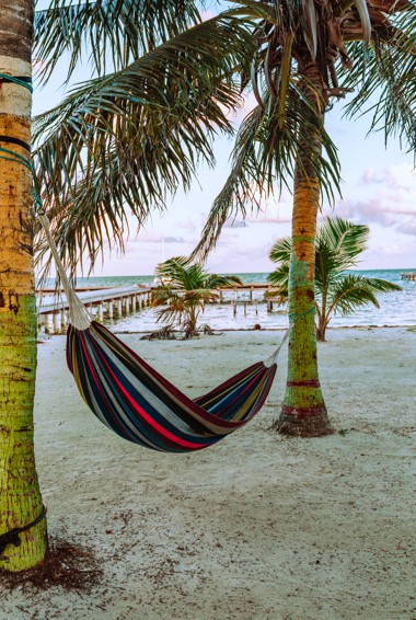 在Caye Caulker，伯利兹的一个安静的海滩场面