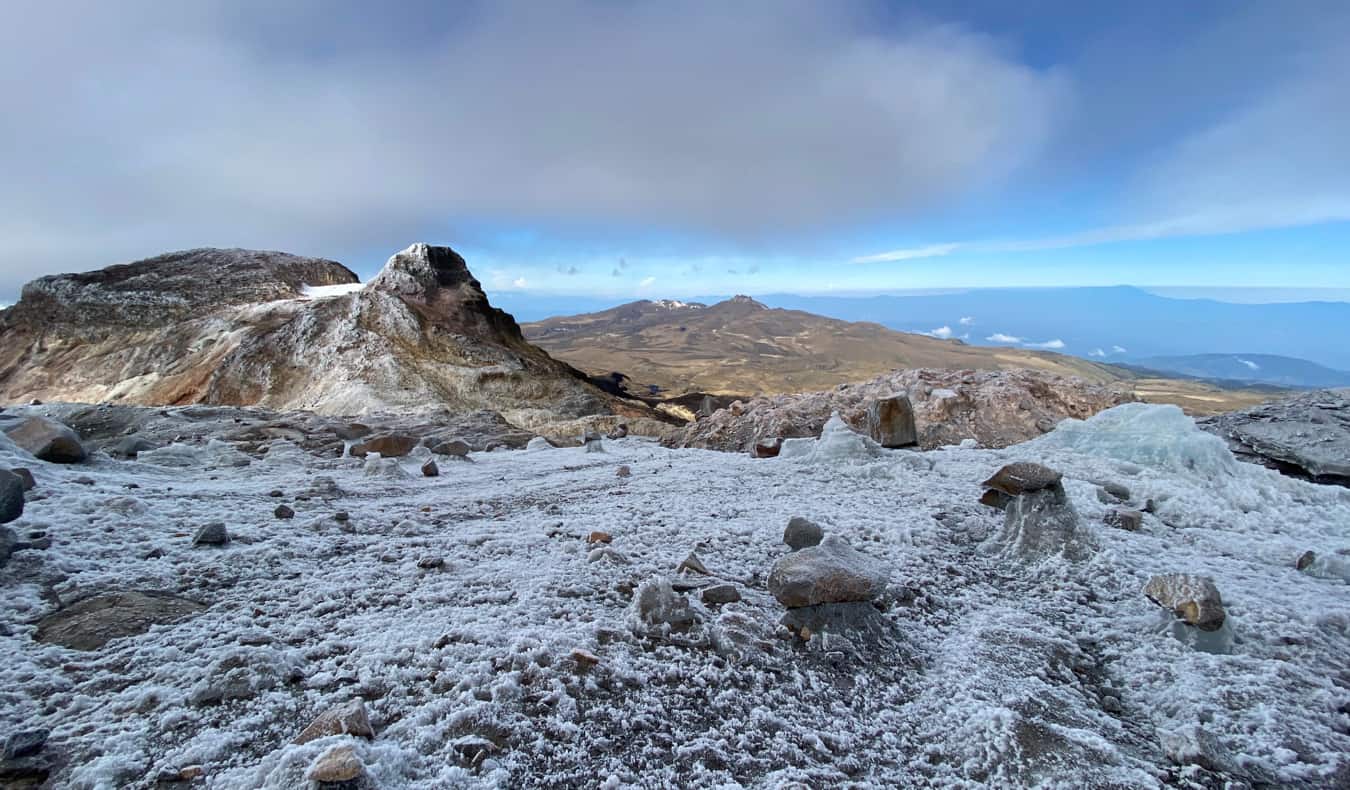 Los Nevados的雪皑皑的山脉