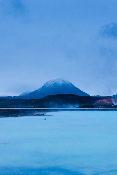 冰岛Mývatn自然浴场的热气腾腾的场景