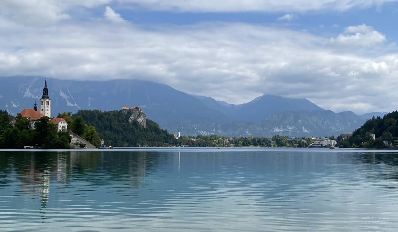 斯洛文尼亚标志性的布莱德湖和风景如画的岛屿