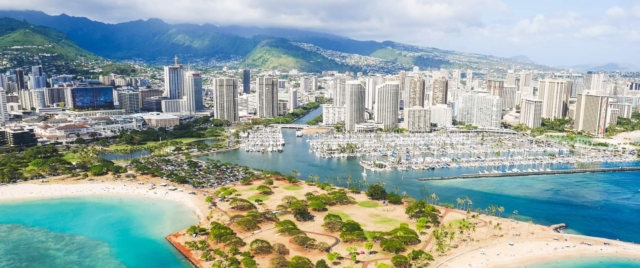 Panoramic view of skyscrapers and mountains in Honolulu, Hawaii.