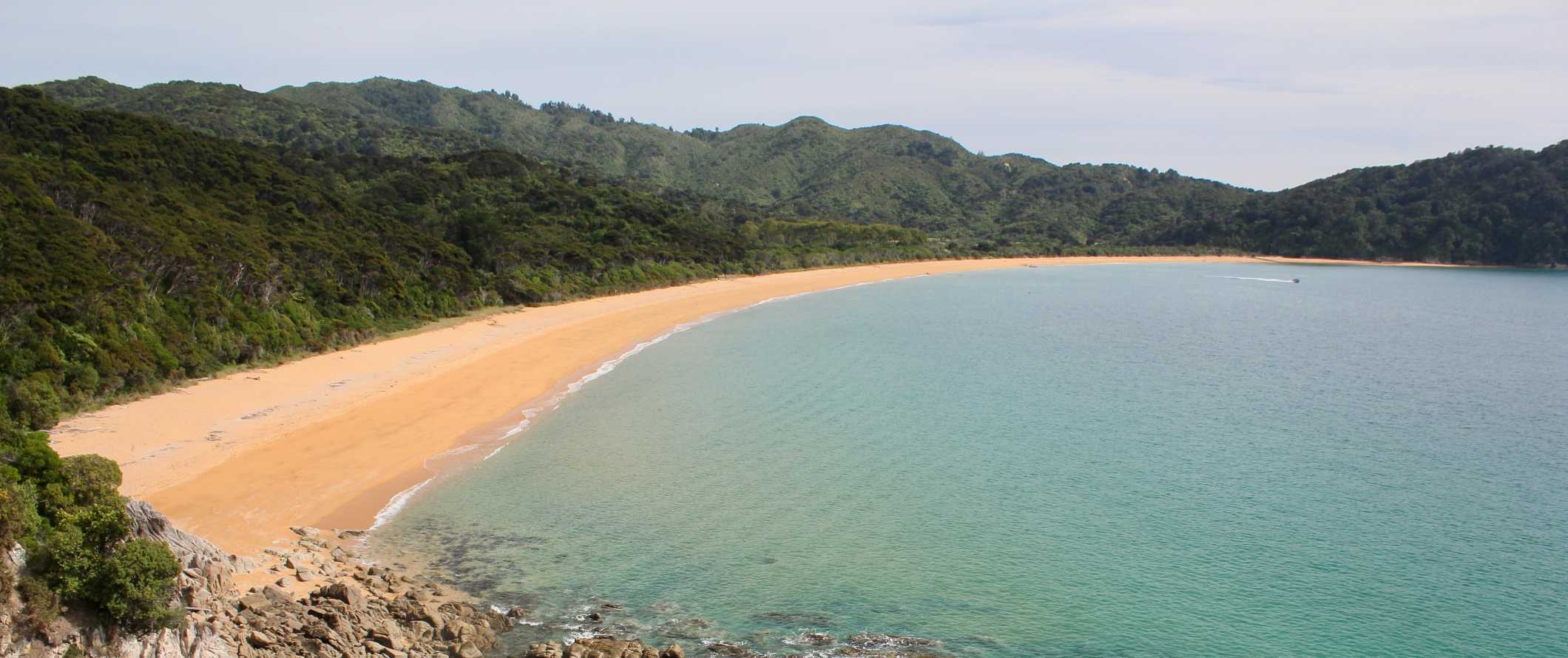 Sandy beaches and the turquoise ocean near the town of Nelson in New Zealand.