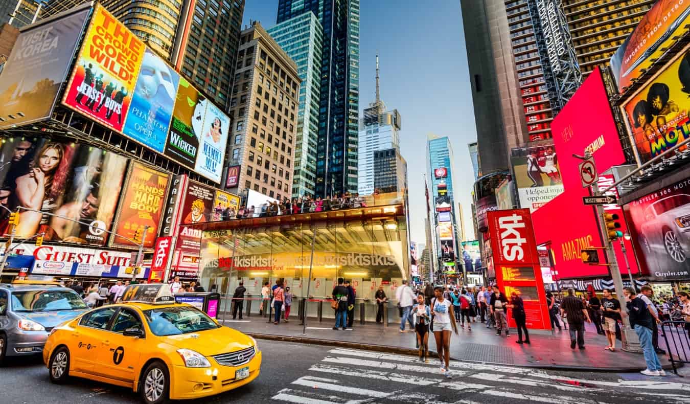 100+ Times Square Pictures [Scenic Travel Photos]