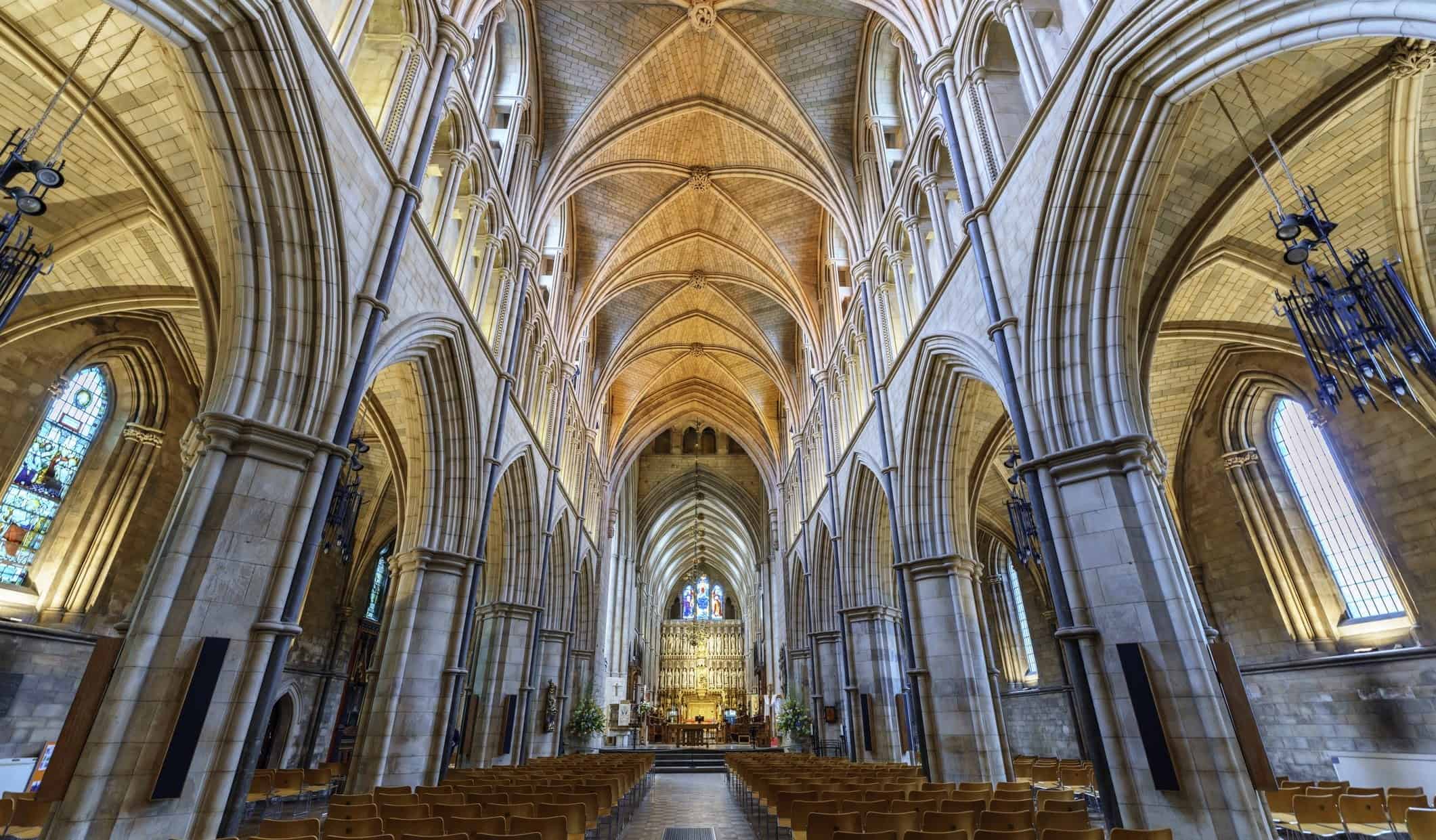 wide angle shot of the nave, altar and apse at Southwark Cathedral in London, England
