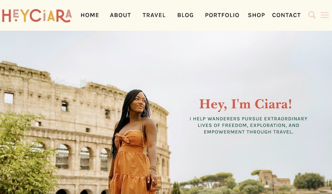 Homepage of the travel blog Hey Ciara