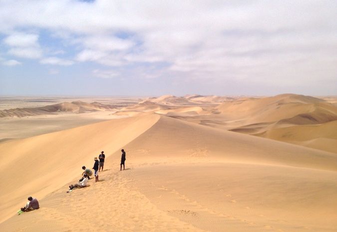 Sandboarding斯瓦科普蒙德，纳米比亚