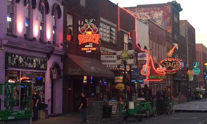 Live country music in downtown Nashville, Tennessee