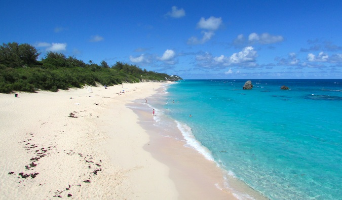 A long stretch of sand and clear blue water in Bermuda