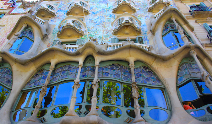 s virtually famous architect helped shape the blueprint of the metropolis during its booming  Gaudi’s Barcelona: H5N1 Unique Way to See the City