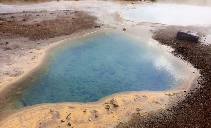 Huge natural body of water in Iceland