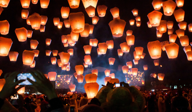 Hundreds of lanterns floating at the Taipei Lantern Festival