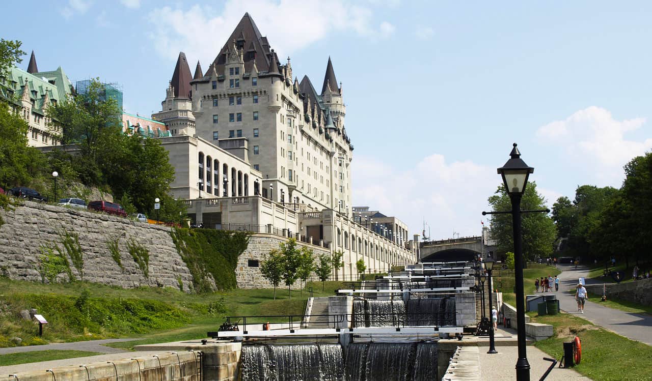 The canals of Ottawa near a massive hotel on a sunny summer day