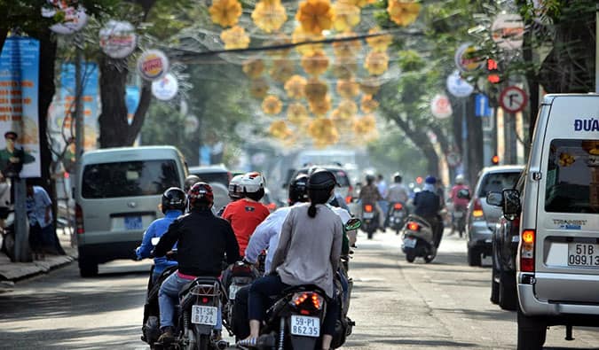 Crossing a street in vietnam - Easy or hard? My anxiety says dont